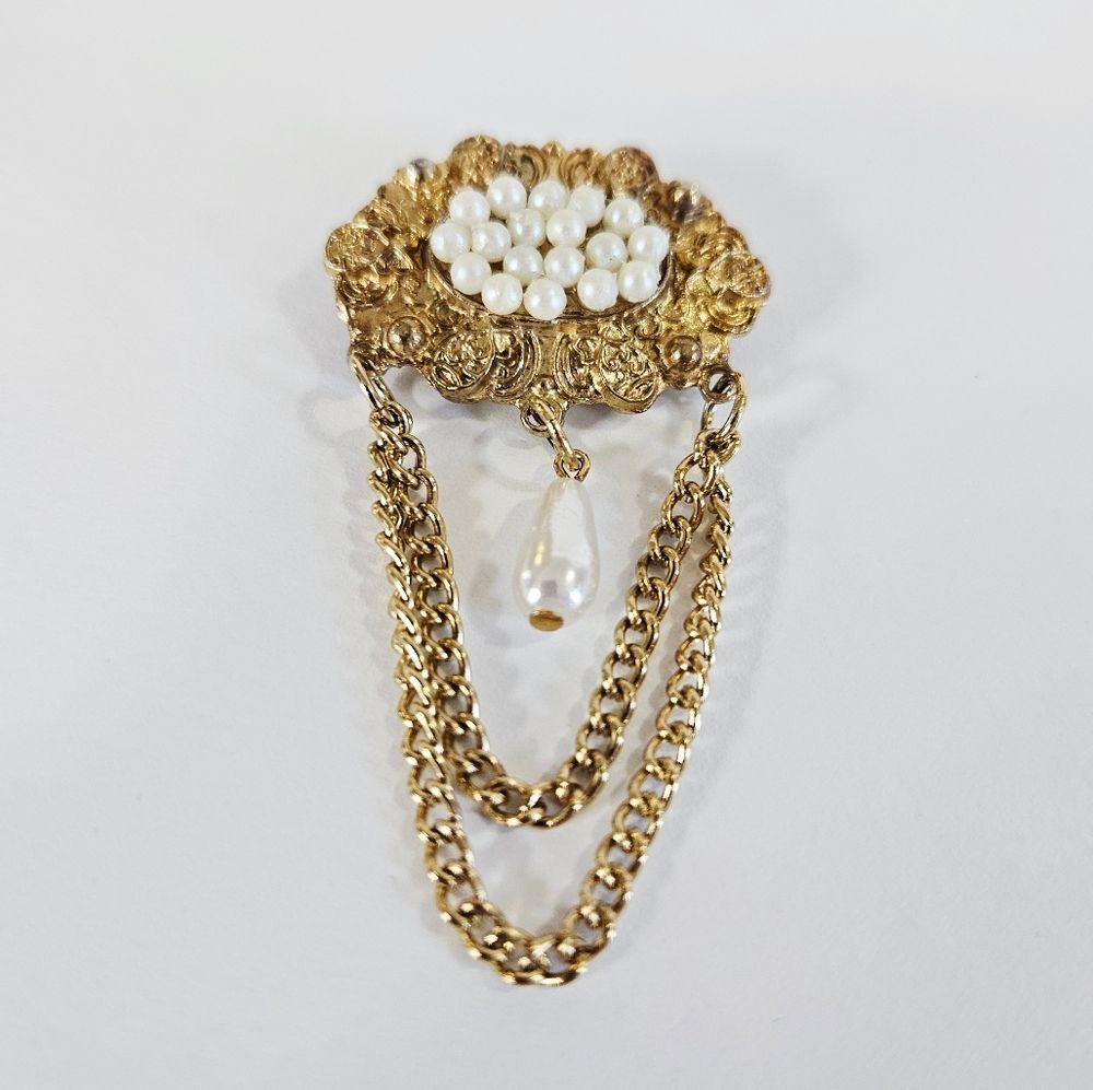 Vintage Victorian Revival Gold Tone Faux Pearl Teardrop Dangle Chain Brooch Pin - Picture 2 of 8